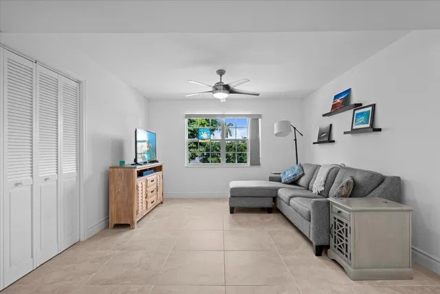 Unit 249 photo 10