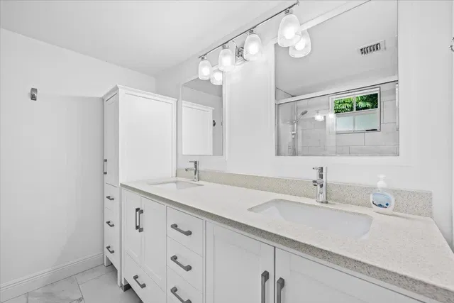 Unit 249 photo 18