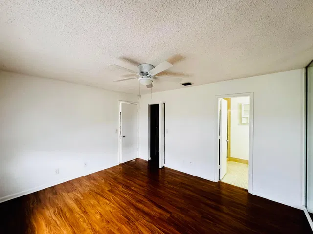 Residence photo 12