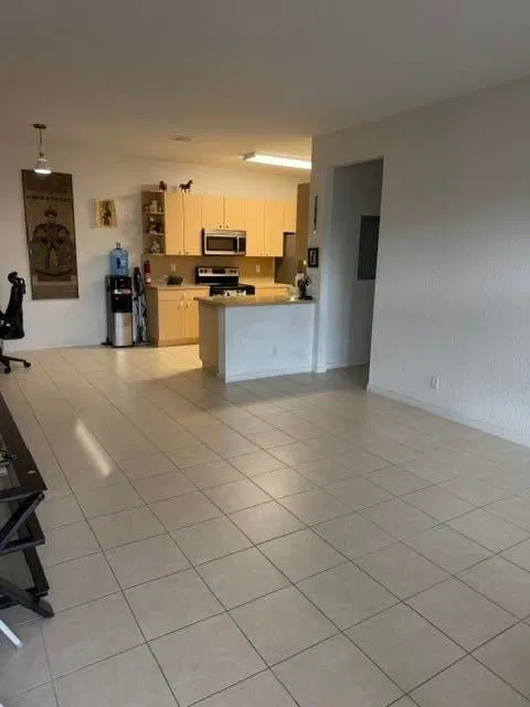 Unit 106 photo 4