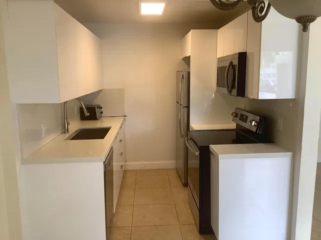 Unit 1045 photo 3