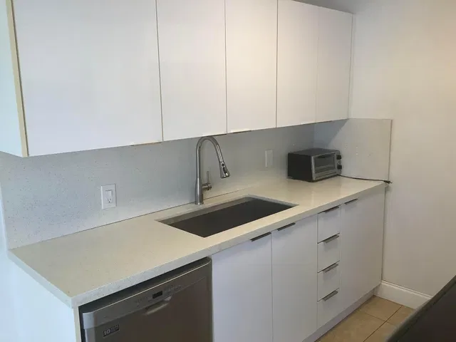 Unit 1045 photo 6
