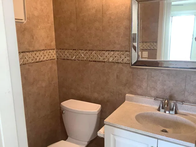 Unit 1045 photo 13