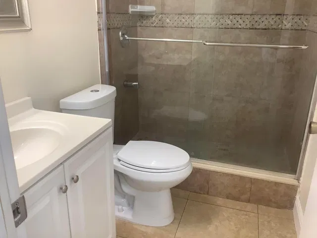 Unit 1045 photo 15