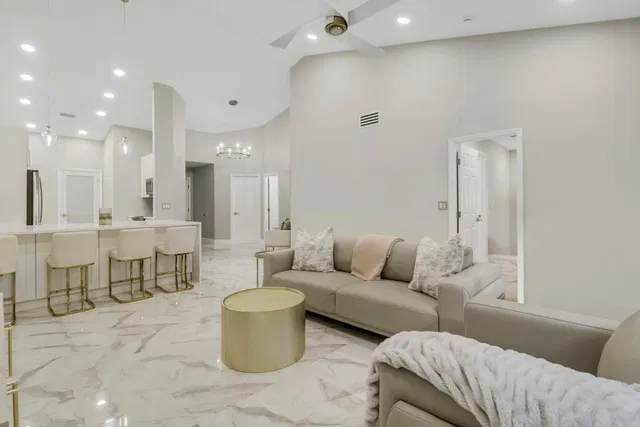 PGA National Palm Beach Gardens Unit 202 photo 3