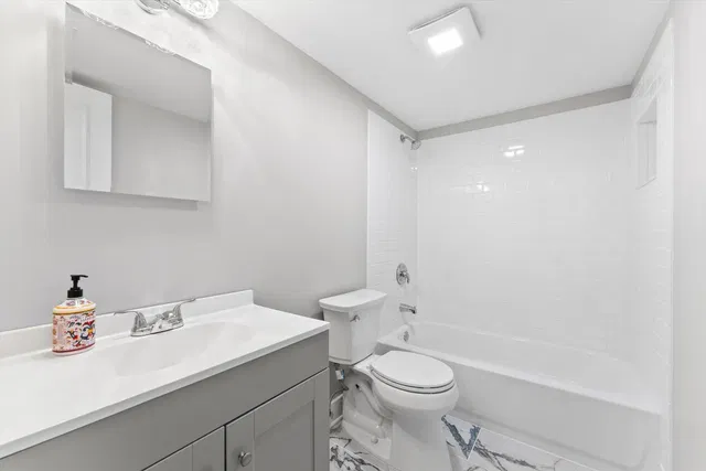 Unit A14 photo 11