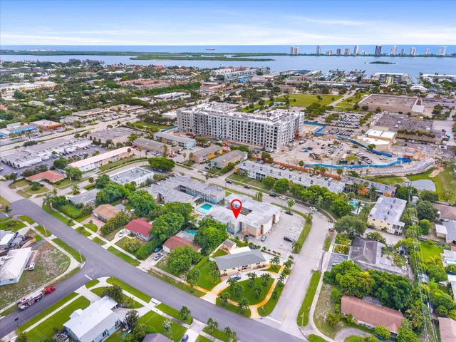 Unit A14 photo 17