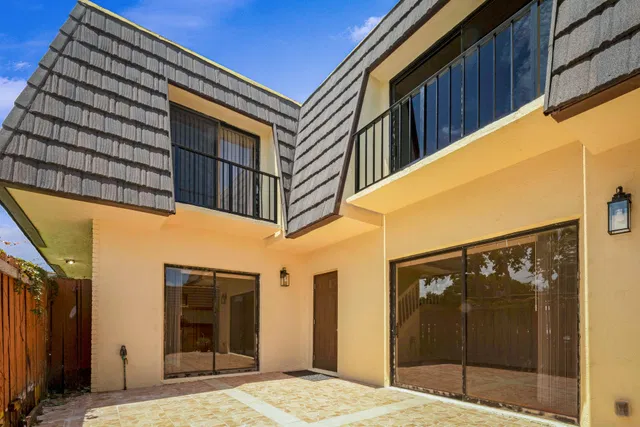 Residence photo 3