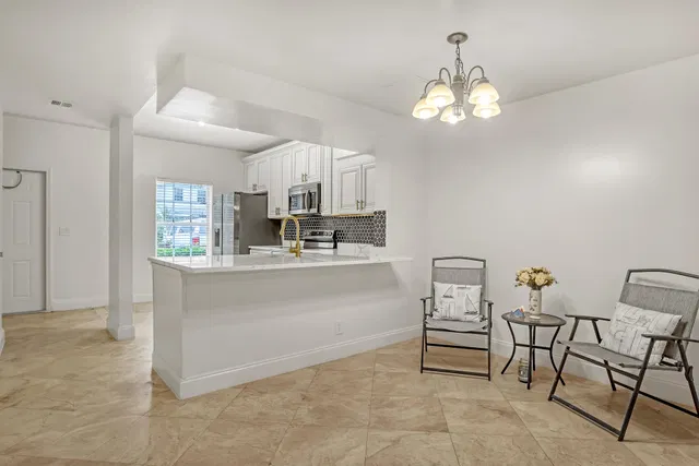 Residence photo 8