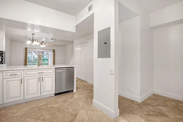 Residence photo 11