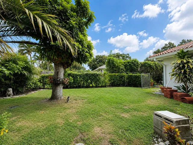 Residence photo 2