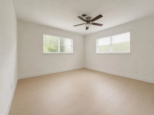 Residence photo 12