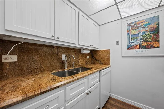  Unit 304 photo 18