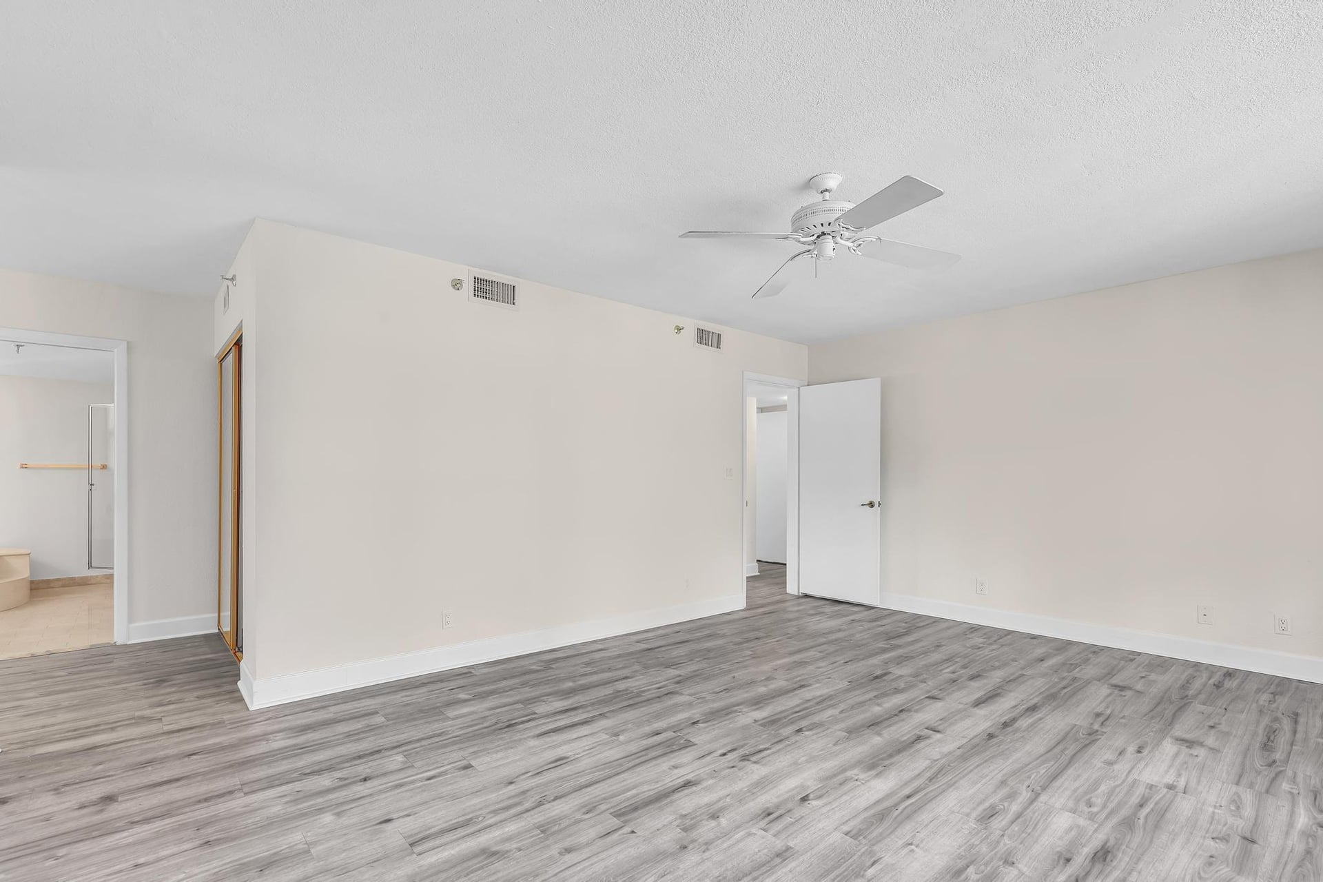 Unit 202 photo 22