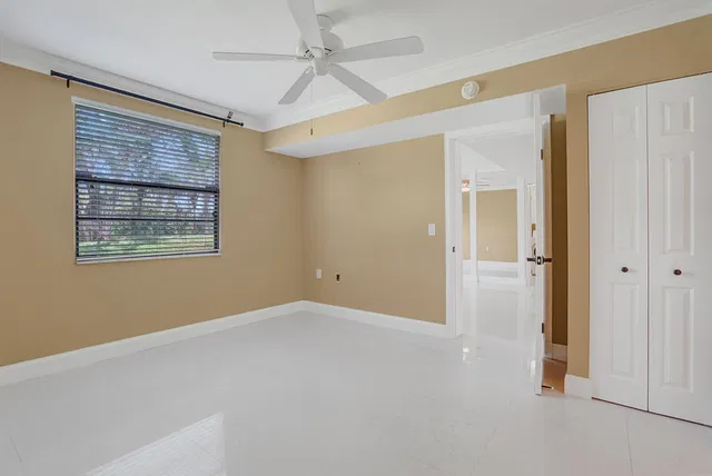 Unit 105 photo 16