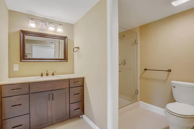 Unit 105 photo 18