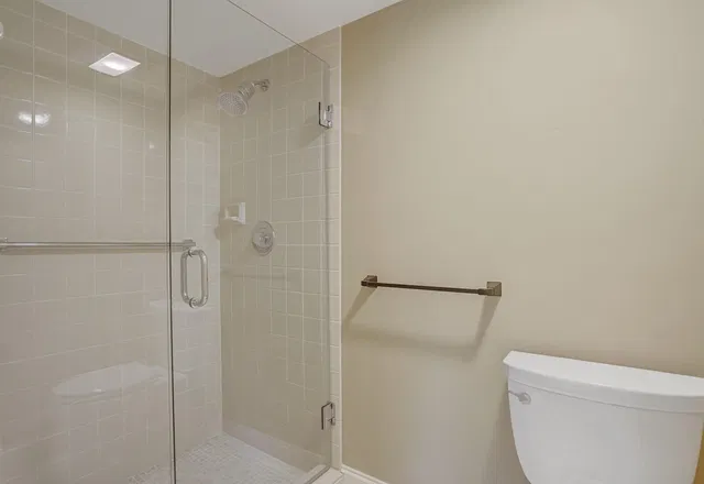 Unit 105 photo 19