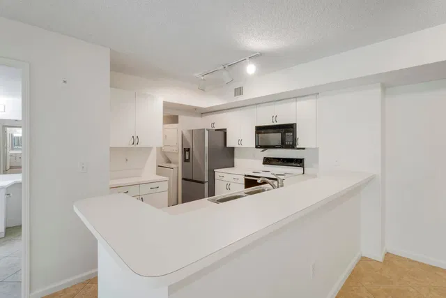 Unit 8106 photo 4