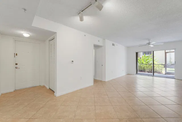 Unit 8106 photo 7