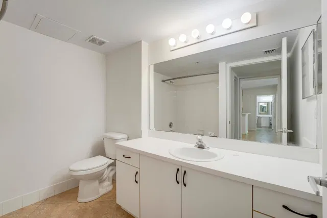 Unit 8106 photo 8