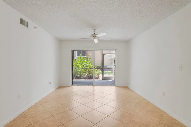 Unit 8106 photo 11