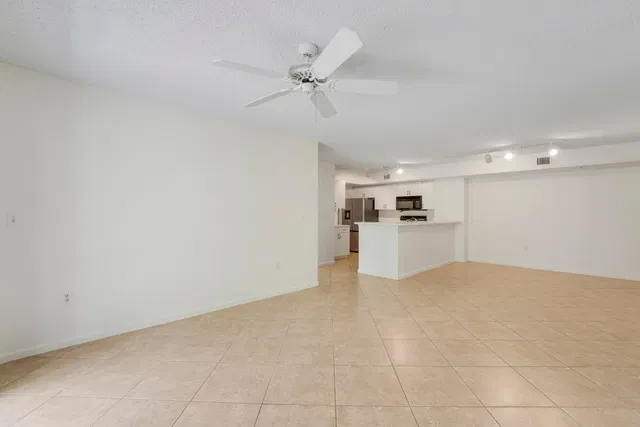 Unit 8106 photo 12