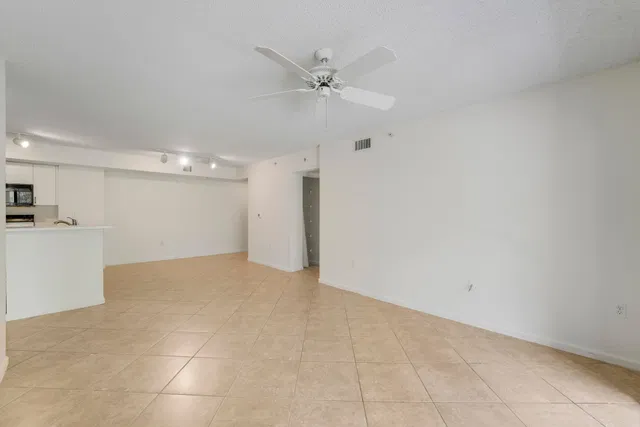 Unit 8106 photo 13