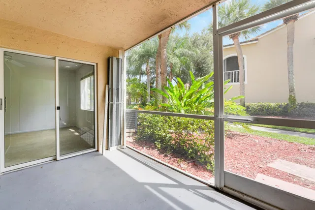 Unit 8106 photo 15