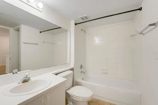 Unit 8106 photo 17