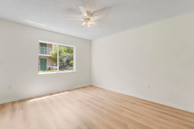Unit 8106 photo 19