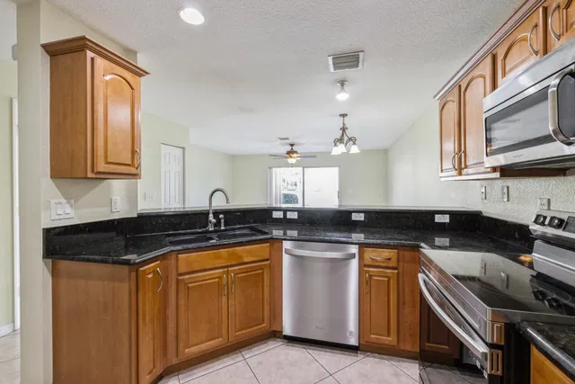 Residence photo 3