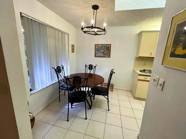  Residence photo 5