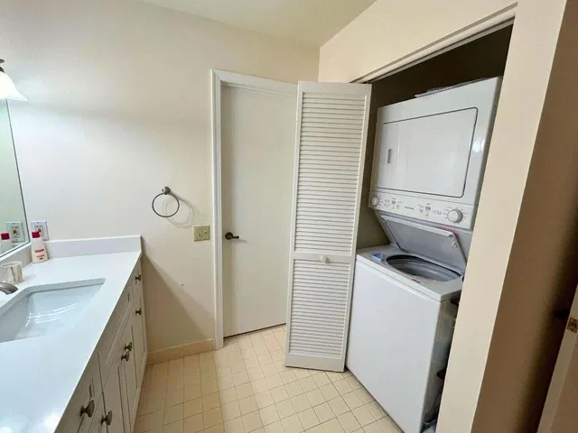  Residence photo 8