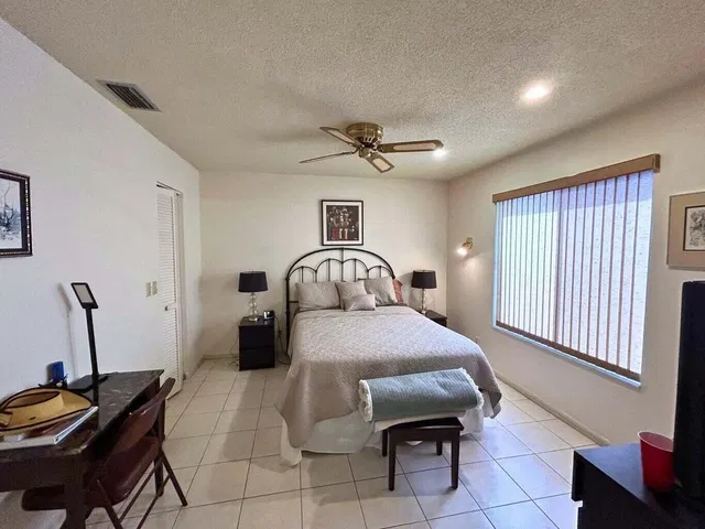  Residence photo 9