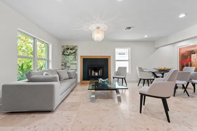  Residence photo 5