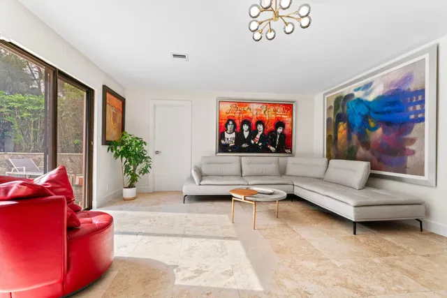  Residence photo 9