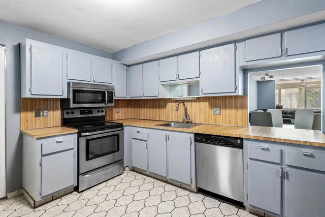 Unit 339 photo 5