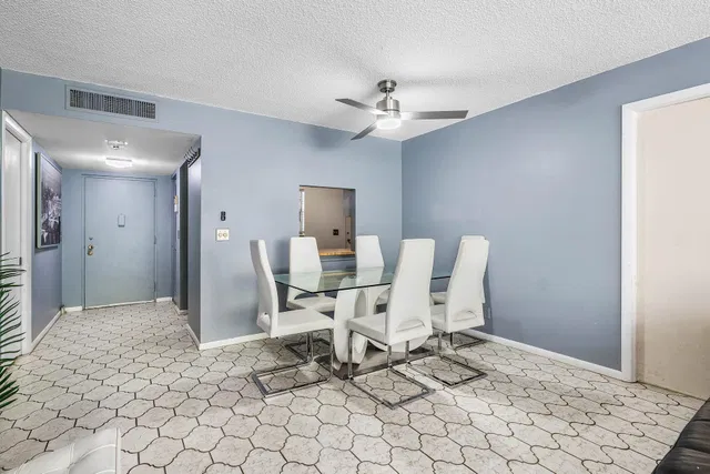 Unit 339 photo 7