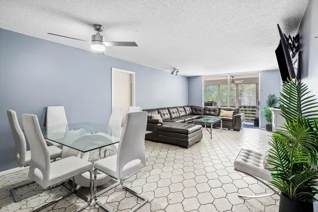 Unit 339 photo 8