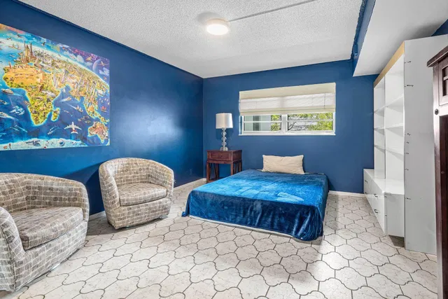 Unit 339 photo 15