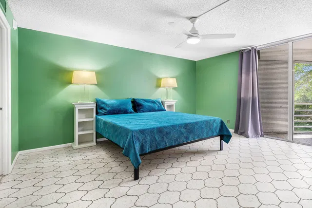 Unit 339 photo 16