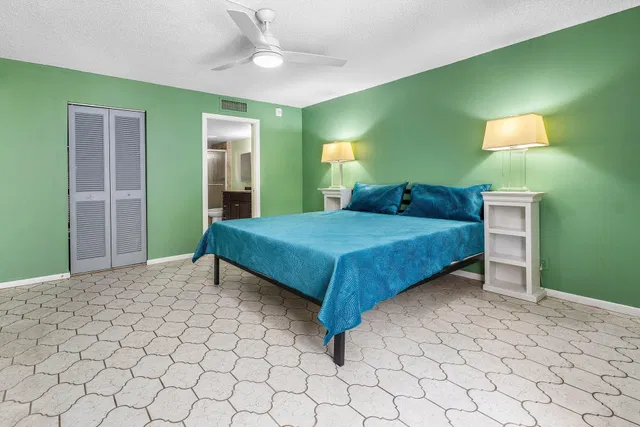 Unit 339 photo 17