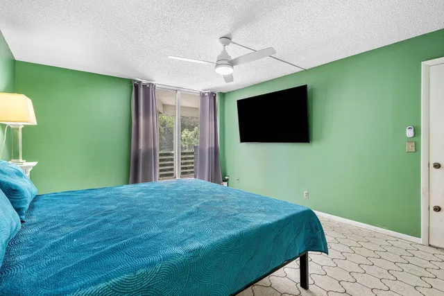 Unit 339 photo 18