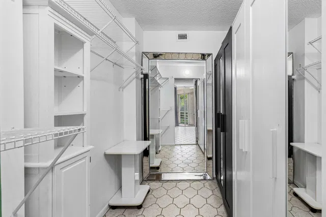 Unit 339 photo 19
