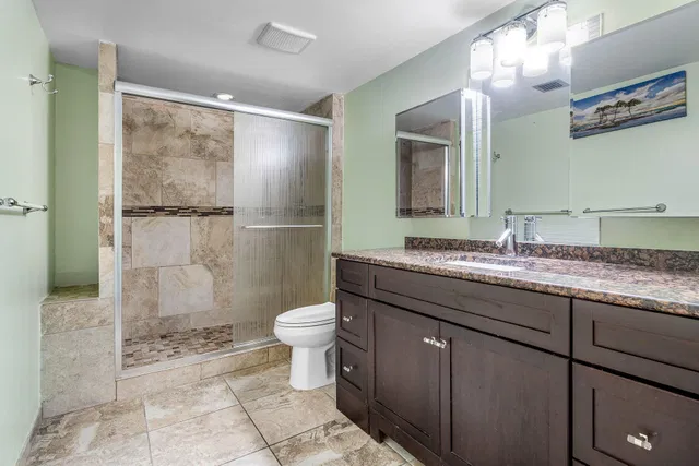 Unit 339 photo 20