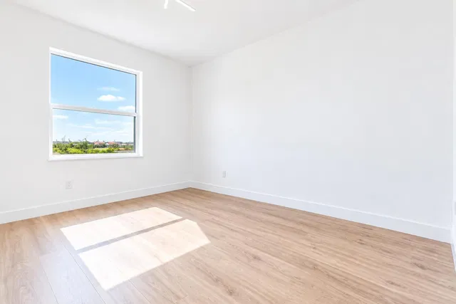  Residence photo 15