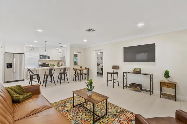 Residence photo 3