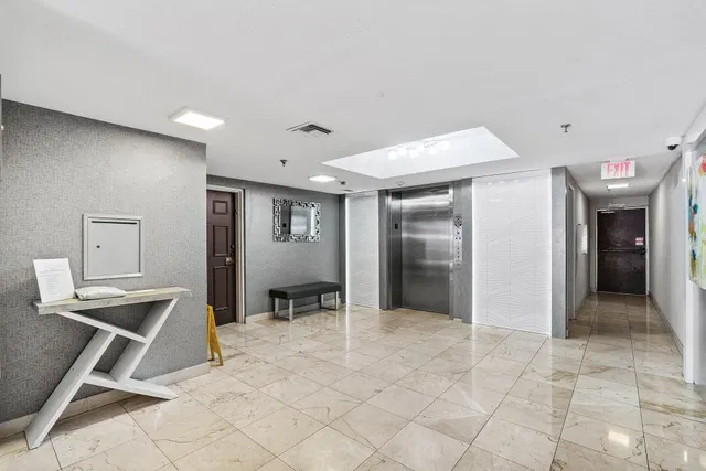 Unit 401 photo 27