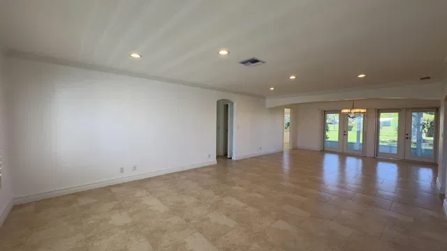 Residence photo 17