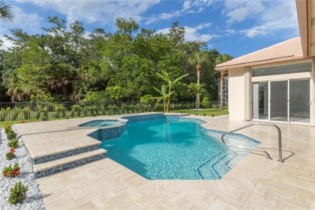 Residence photo 2